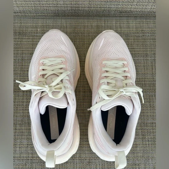 Like new HOKA One size 7 Cosmic Pearl Bondi 8 Running sneakers light Pink White - Picture 5 of 8